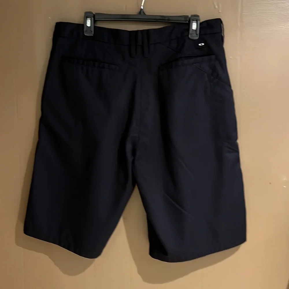 Oakley Men’s Shorts in Black. Sz 36